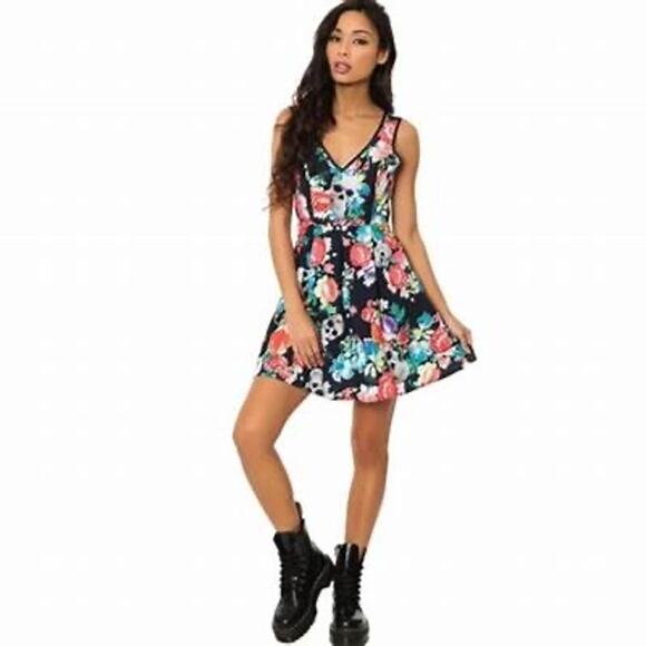Iron Fist Roaming Hearts Skull Floral Print Fit & Flare Jersey Mini Dress Size M - Picture 2 of 11